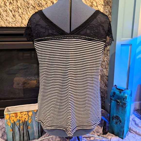 Lace yoke raglan top - Large - Picture 6 of 6